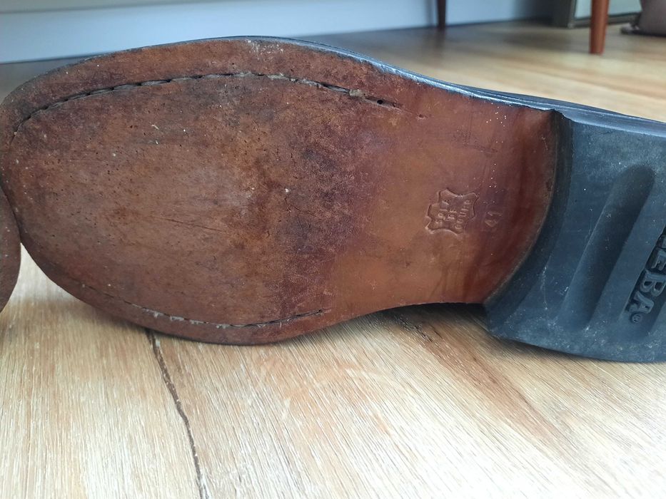 Sapatos couro pretos