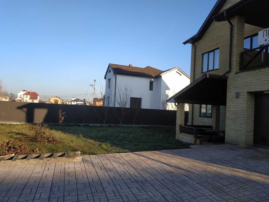 Дом в селе Осещина , Троянда-2