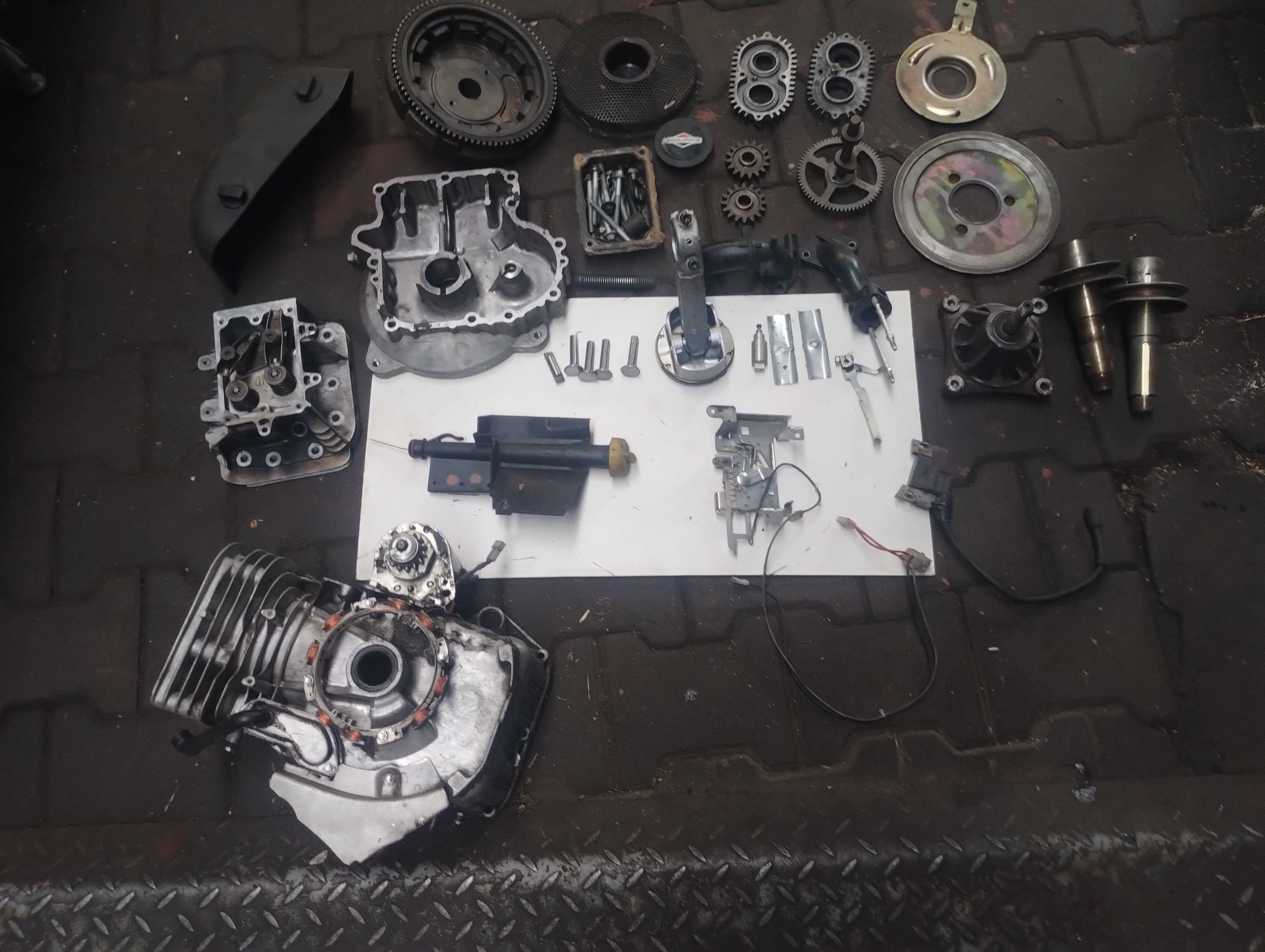 Briggs and stratton AVS 16KM wał miska tłok blok części