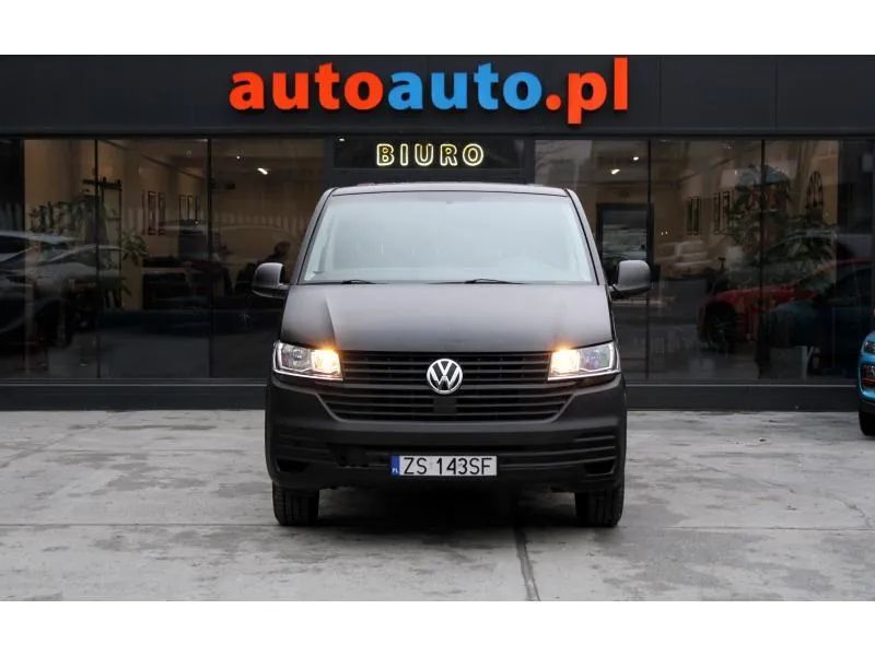 Volkswagen Transporter FV VAT 23 % / Salon Polska / 9 osób / hak / klima