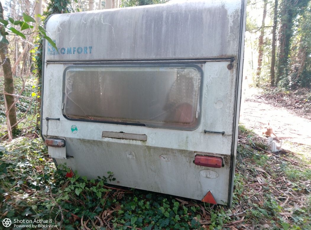 Caravana estacionária sem docs