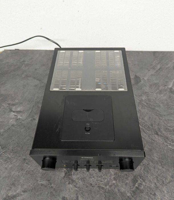 Компактний ресивер Yamaha R-840.  2 х 65 Watt.