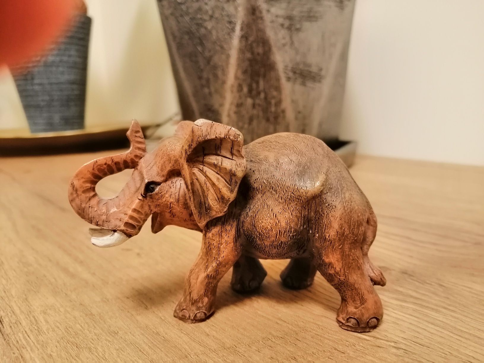 Figurka słonia wykonana z tworzywa