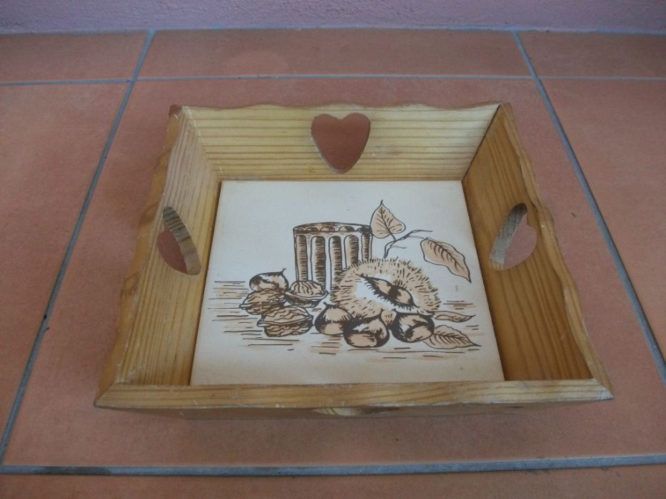 Tabuleiros de madeira com azulejo desde