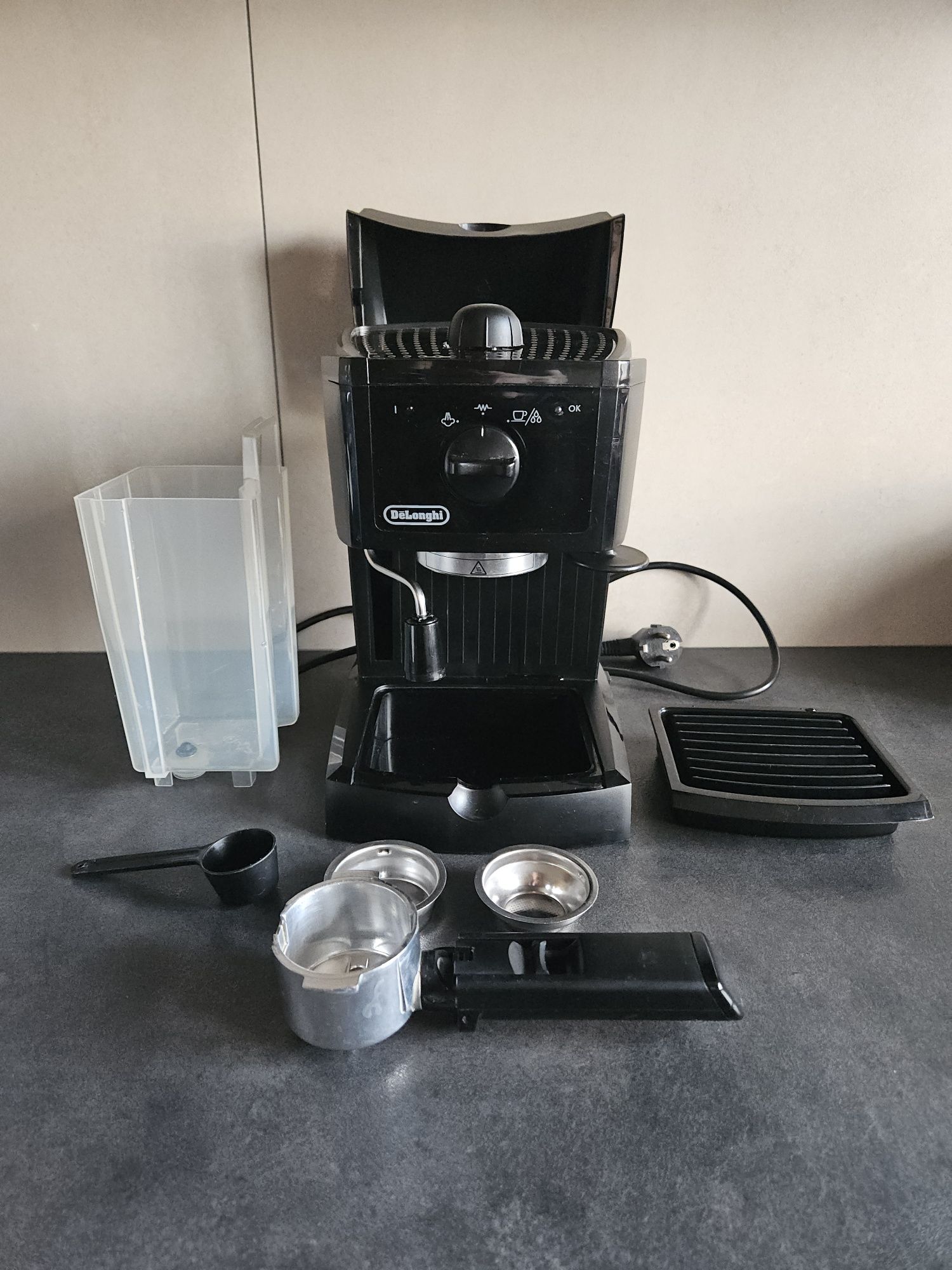 Ekspres De'Longhi EC 146.B Czarny 1100W kolbowy