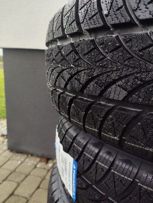 Nowe opony zimowe 2025r 225/65/17 Triangle winterX 106H