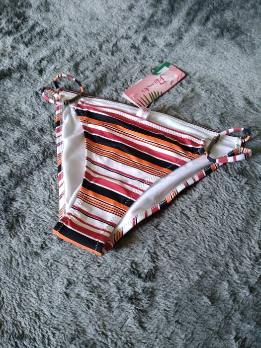 Dół od bikini w poziome pasy