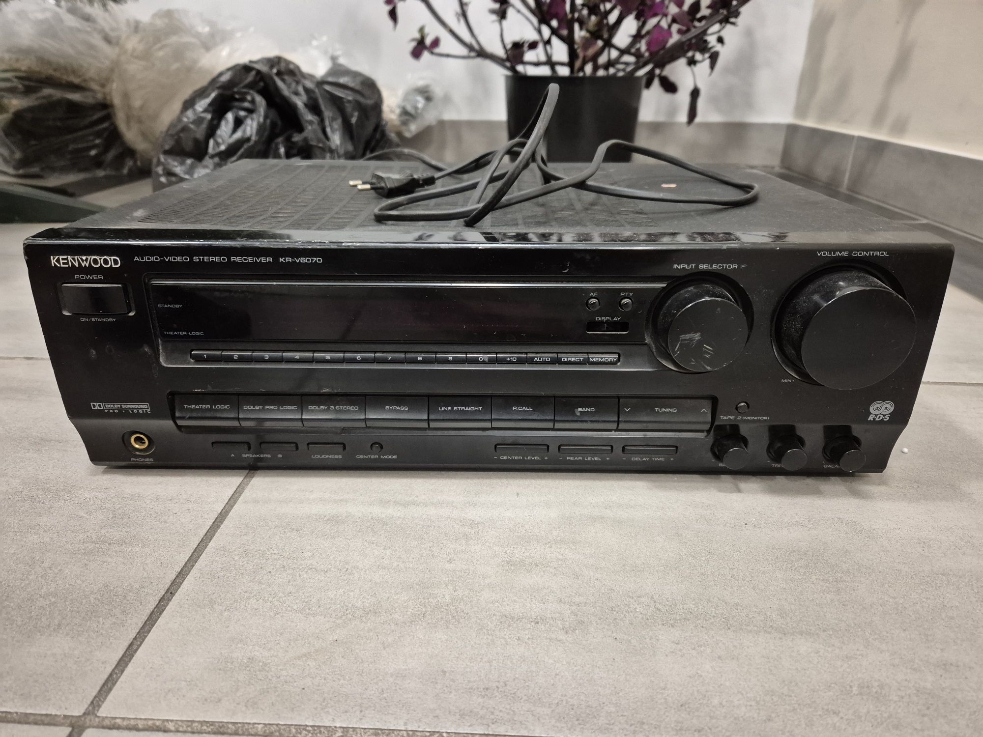 Kenvood KR-V6070
