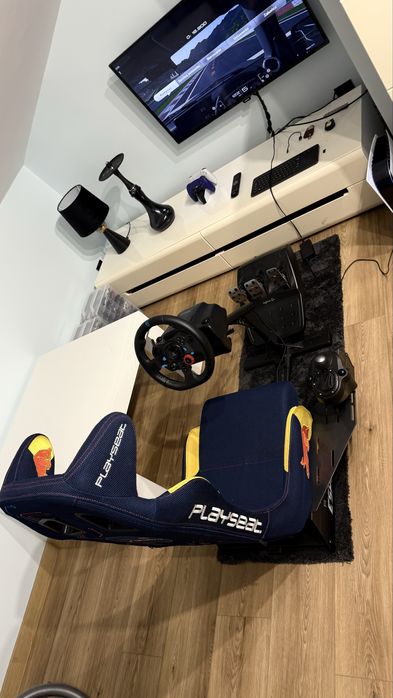 Zestaw symulatora wyścigów. logitech G29+ fotel playset Redbull