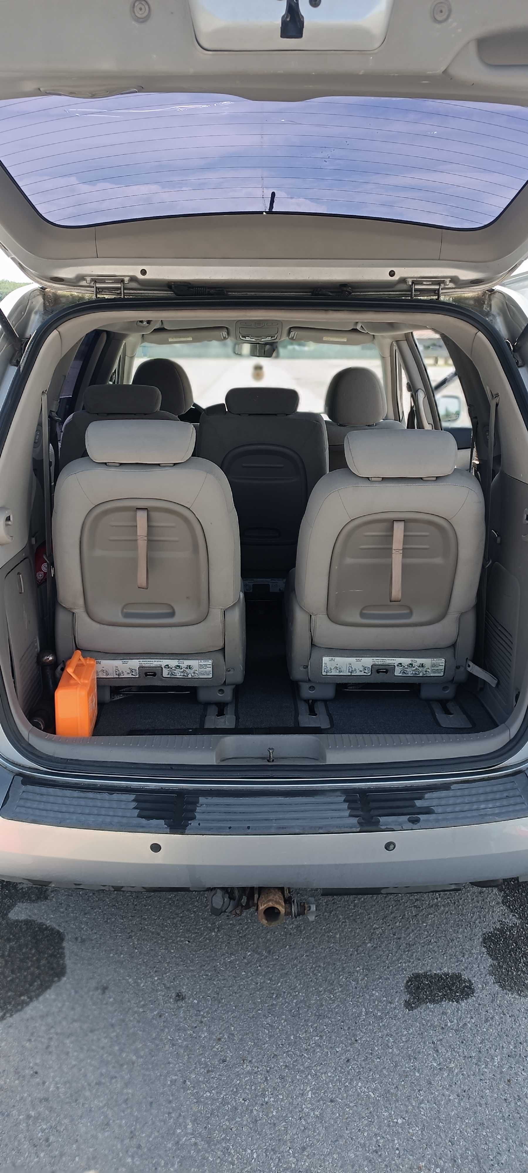 Kia Carnival van / mini-kamper