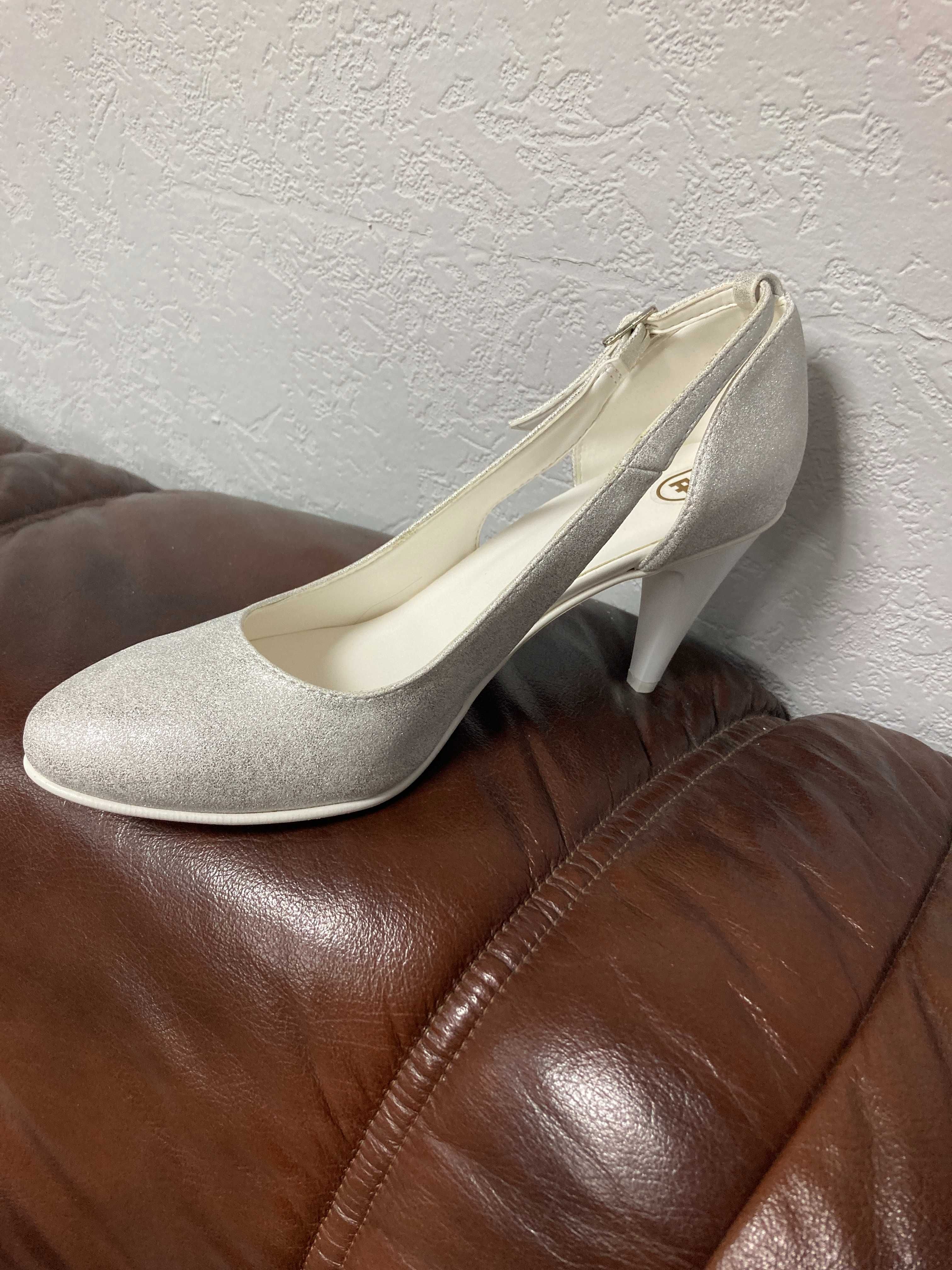 Nowe buty, czółenka srebrne, r. 38, wys. 8 cm, wyprzedaż