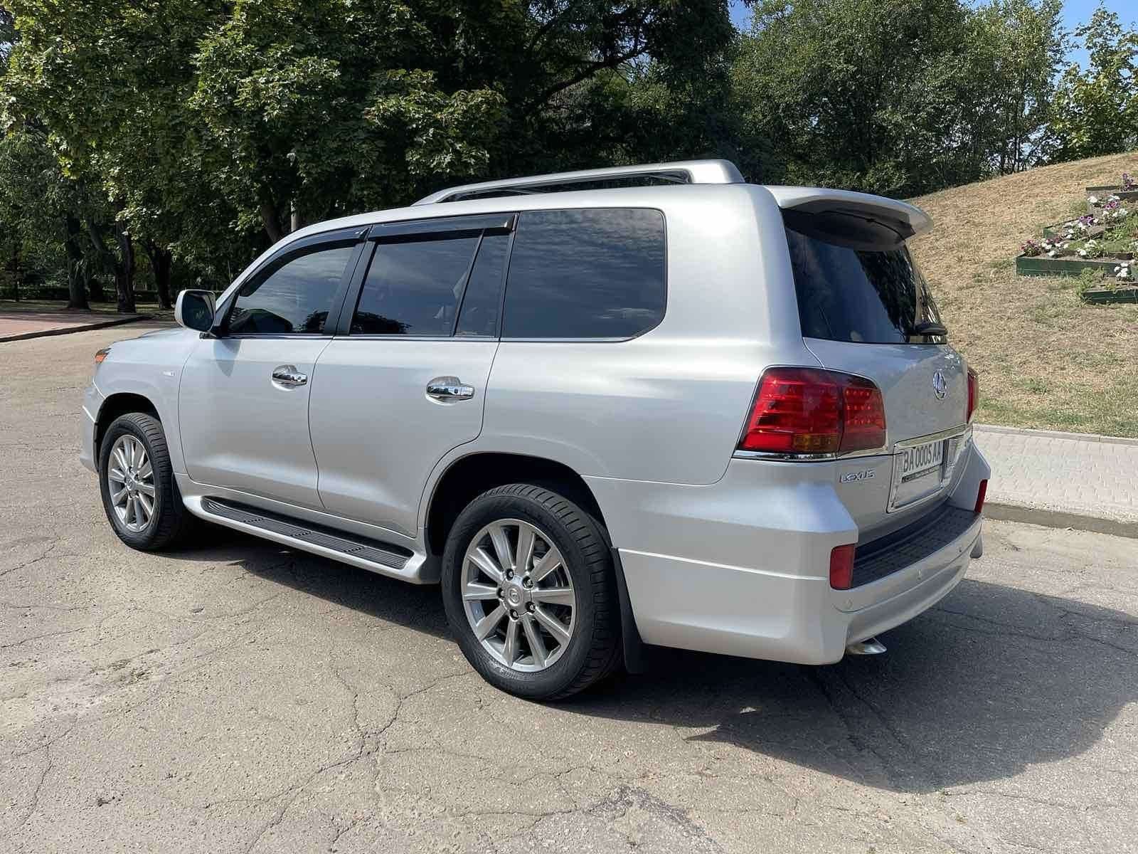 Lexus LX570 2011