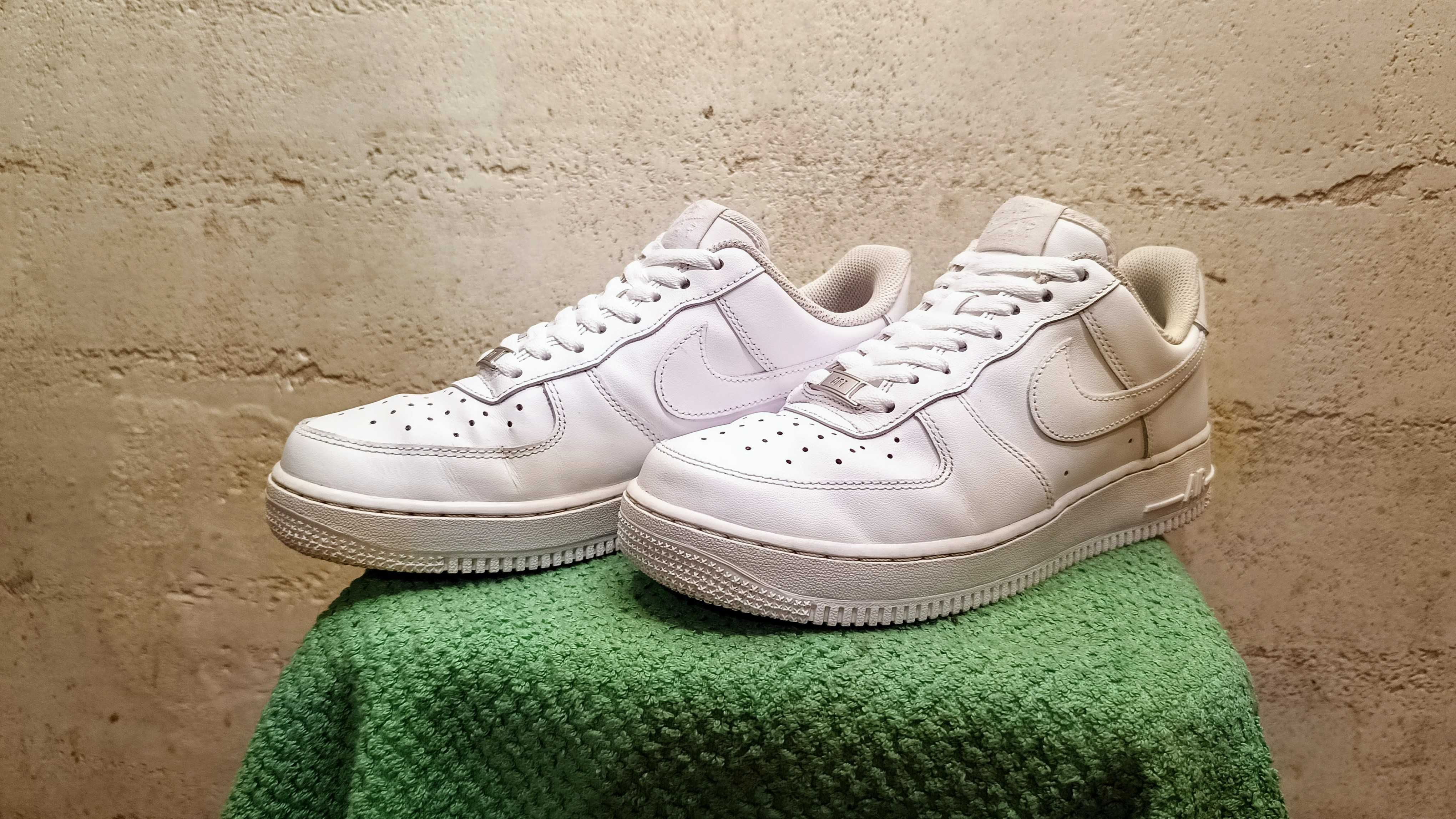 NIKE AIR FORCE 1 '07 skóra białe stan bardzo dobry