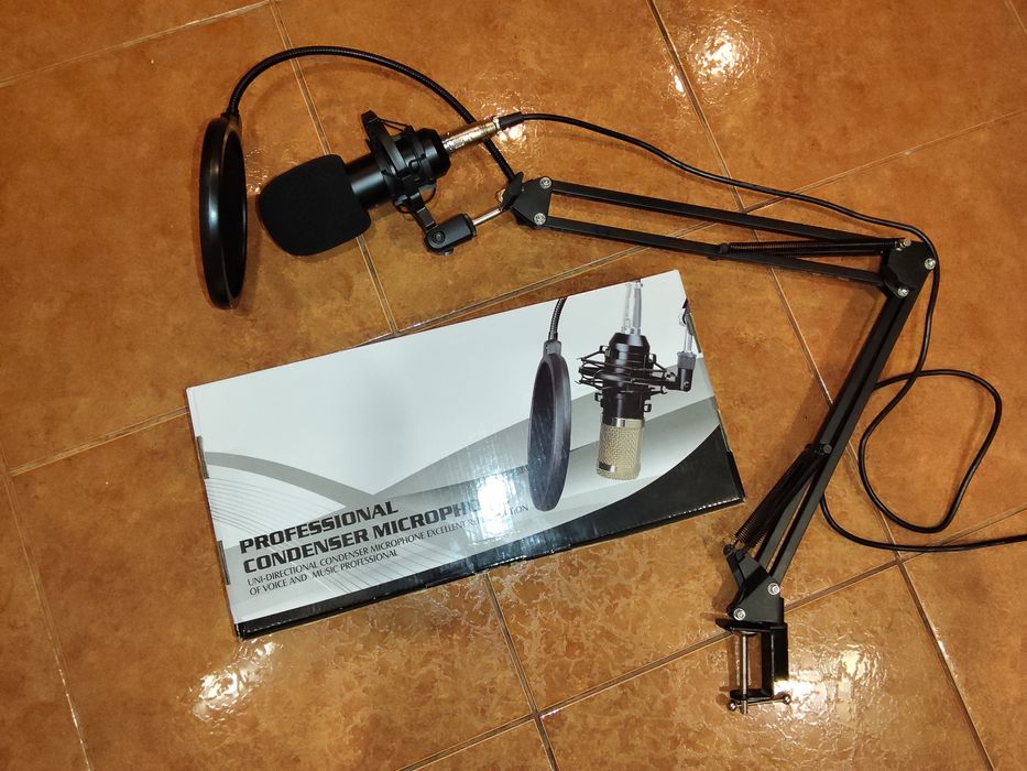 Микрофон студийный  BM800 профессиональный