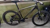 Vendo ou troco Bicicleta BTT em Carbono UNIVEGA