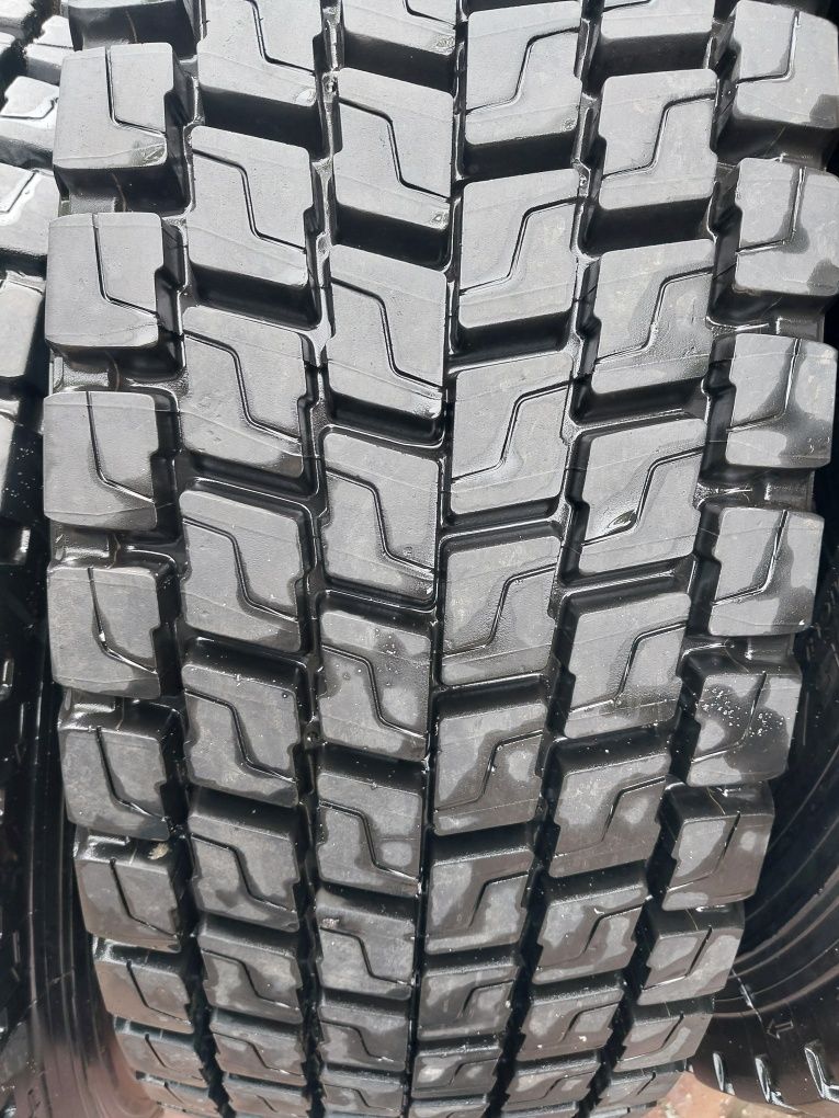 Kpl opon michelin 285x70x19.5. . F.v.