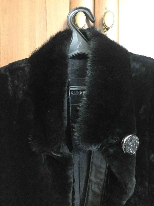 Мутоновая шуба черного цвета