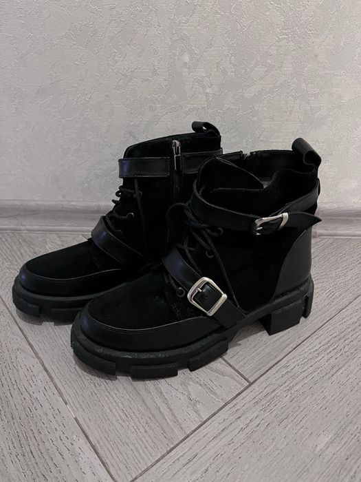 Зимові черевики 40 розмір натуральна шкіра замш на овчині