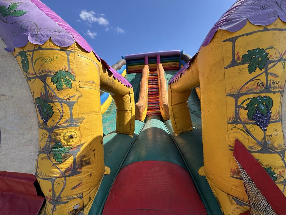 Атракціон надувна гірка аттракцион надувной батут горка