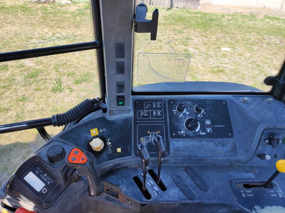 Ciągnik rolniczy New Holland 8160