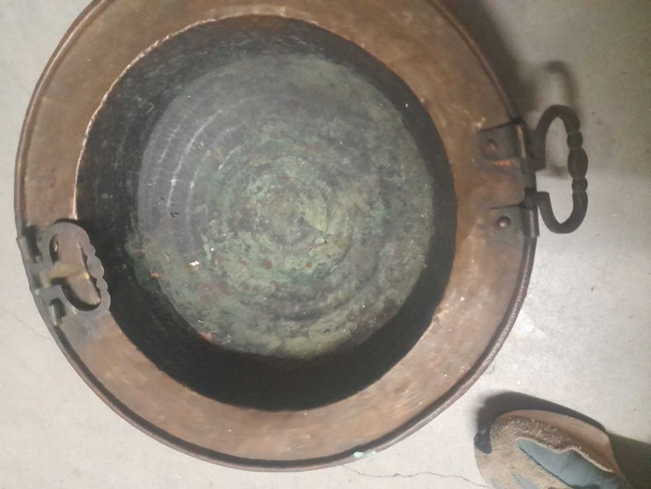 Braseira antiga em cobre