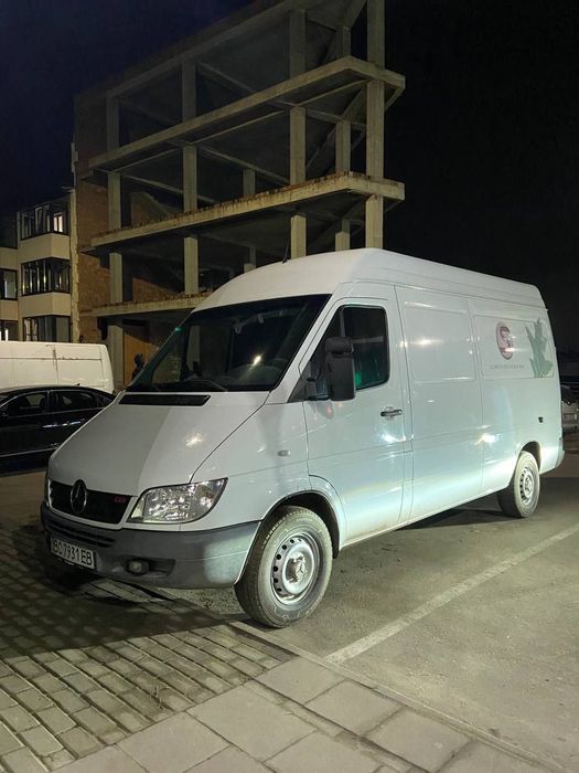 Вантажні перевезення. Переїзд. Доставка. Вантажне таксі