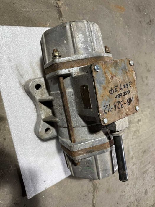 Вібродвигун майданчиковий, двигун ІВ-92А-У2 Б/В (36В)