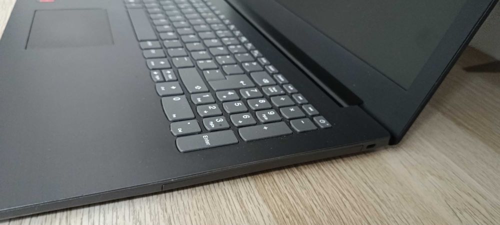 Computador Portátil Lenovo Ideapad 330-15IKB