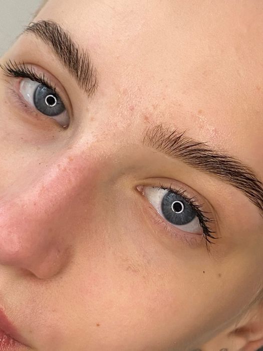 Бровист. Коррекция, окрашивание и ламинирование бровей.