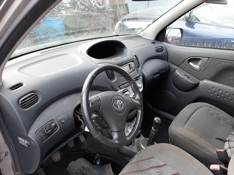 Toyota YARIS VERSO 1.4 D4D-2003r. Wnętrze pojazdu