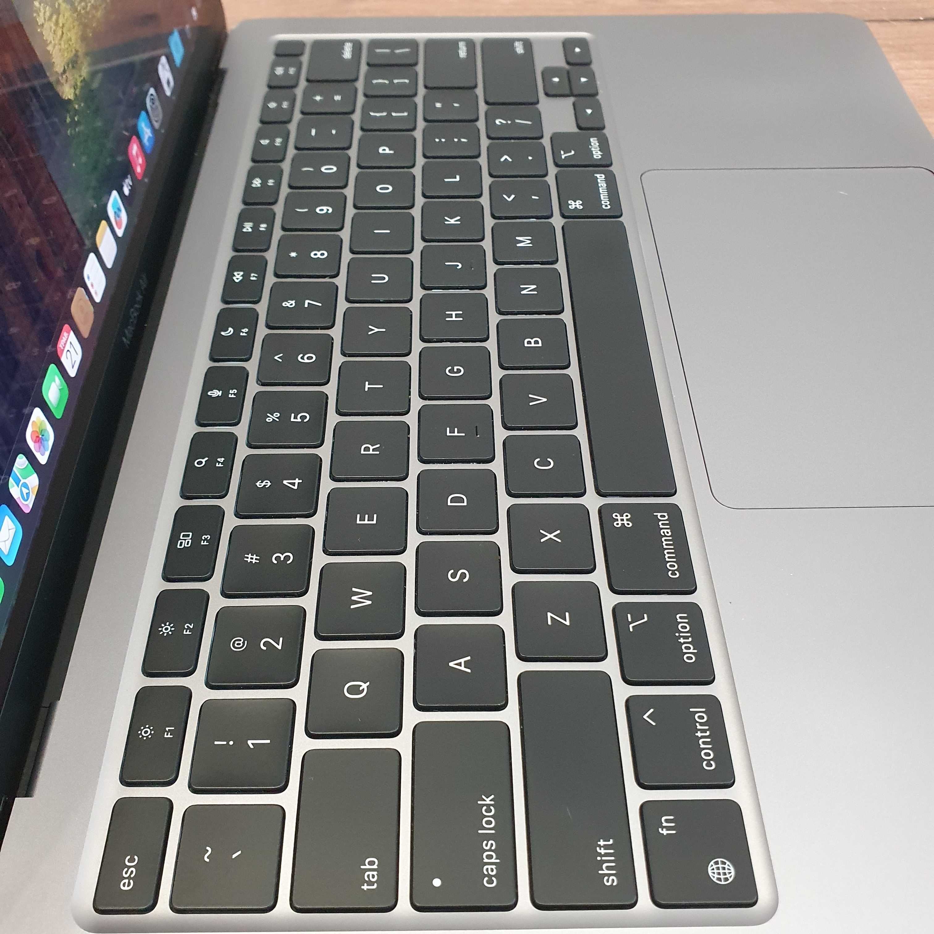 Apple Macbook Air A2337 Apple M1 8 CPU, 16GB RAM, 256GB, Space Gray