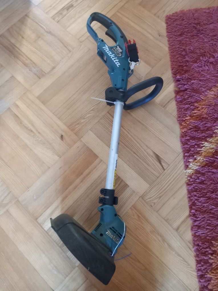 Podkaszarka Makita UR100D