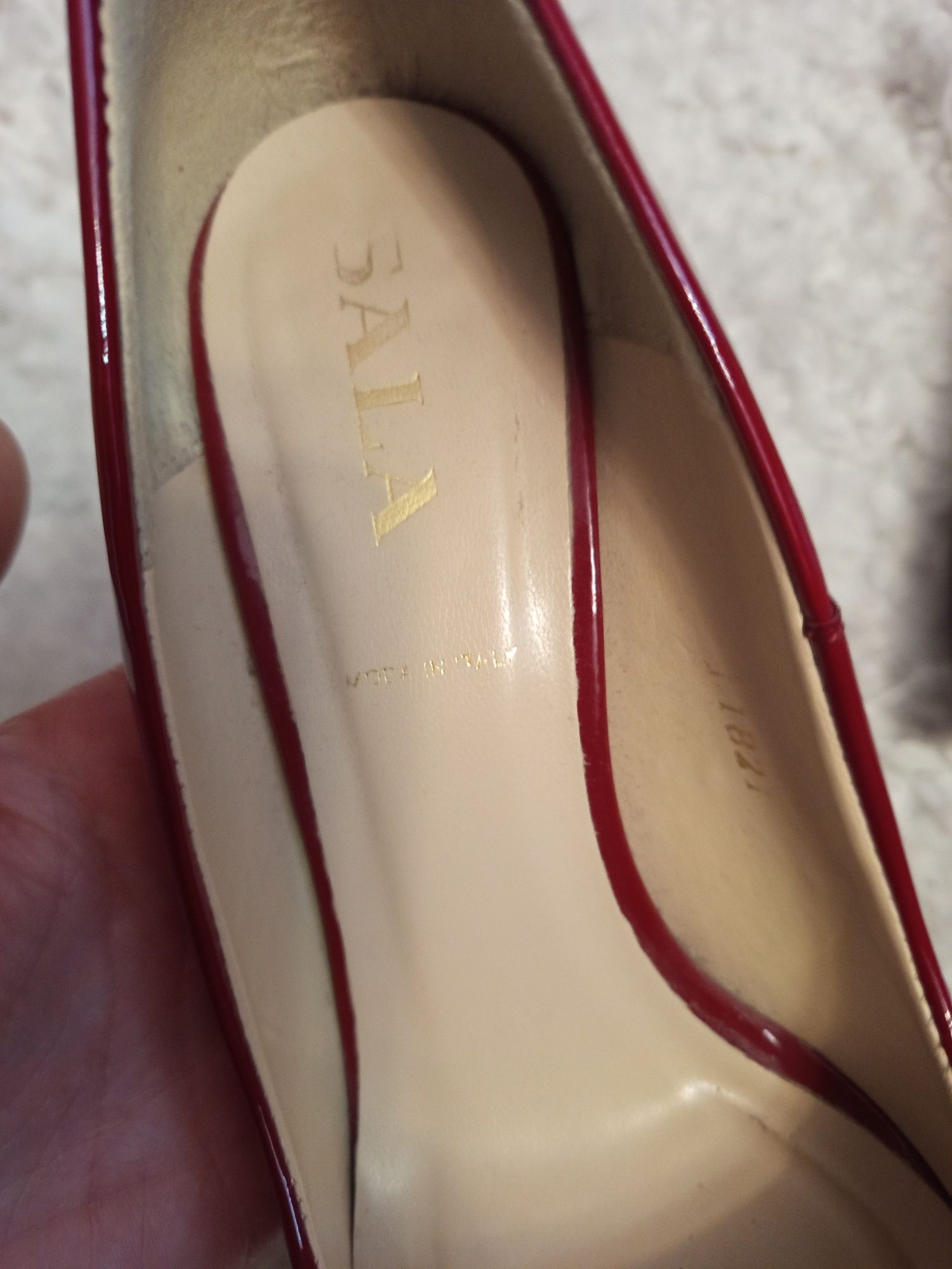 Buty na słupku bordowe lakierowane
