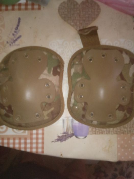 Наколінники.Країна виробник Велика Британія