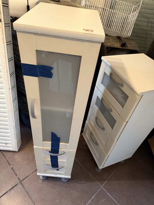 Na sprzedaż: komplet używanych szafek łazienkowych