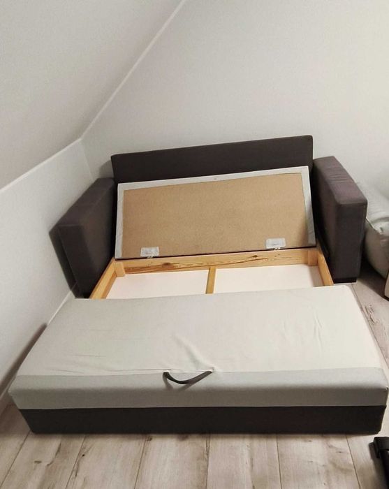 Sofa rozkladana dwuosobowa z pojemnikiem na pościel