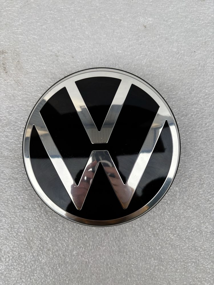VW E-UP pod radar emblemat znaczek logo przód