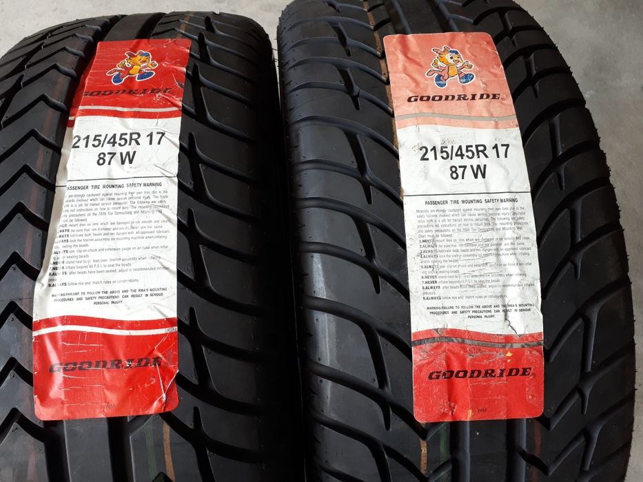 Dois pneus novos 215/45R17 87W Goodride