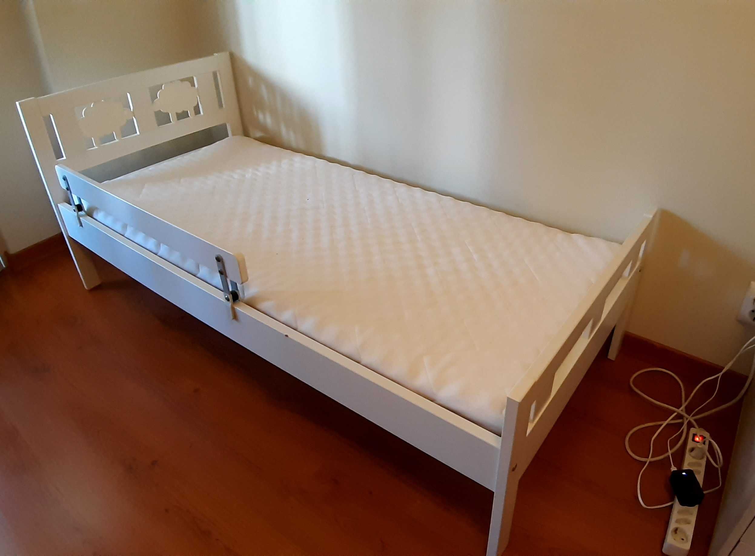 Cama de criança IKEA KRITTER + colchão UNDERLIG + estrado LÜROY