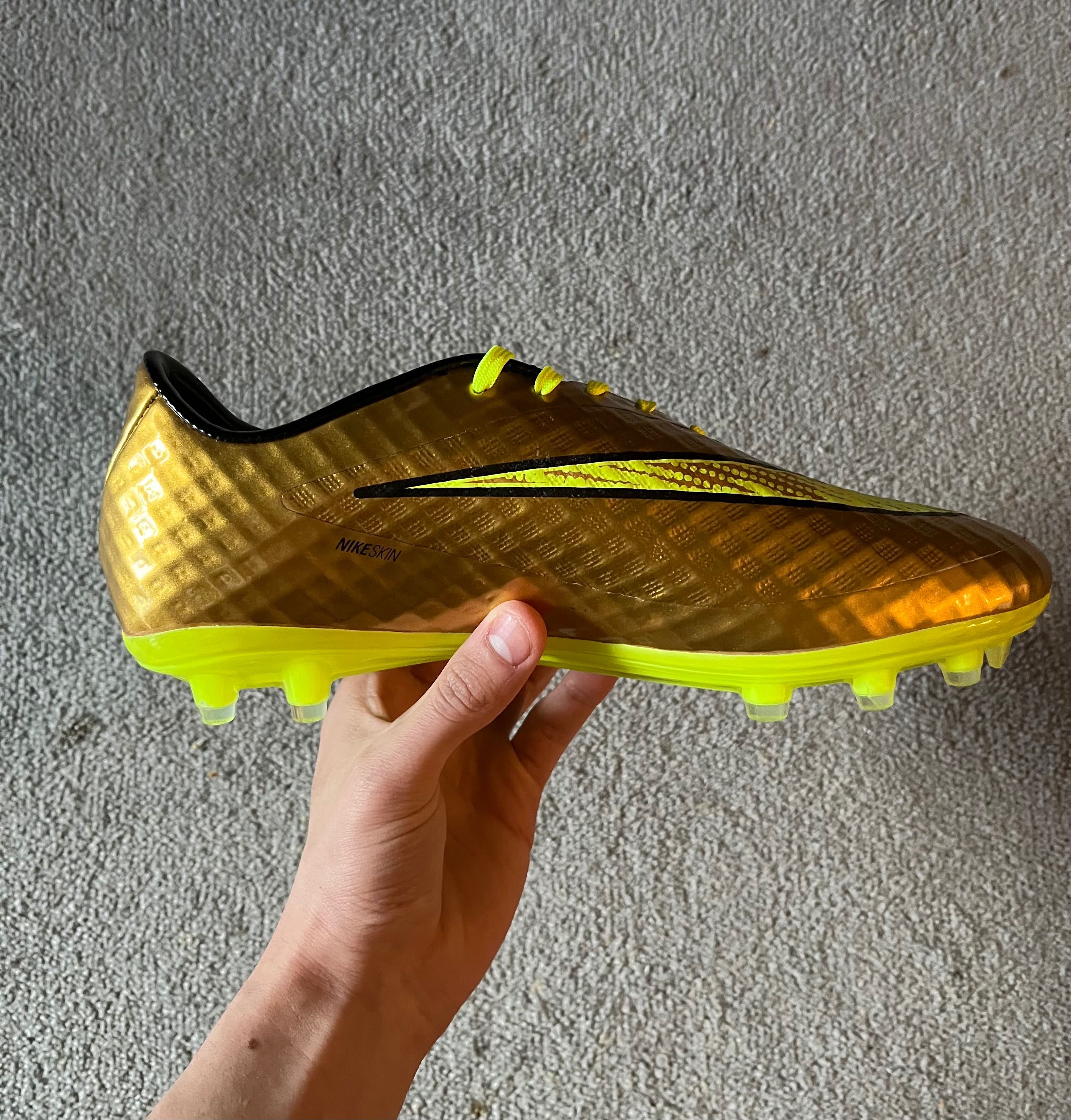 Chuteira de futebol - Hypervenom Dourada Neymar Jr