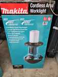 Lampa makita DML 810