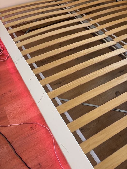 IKEA Malm Cama e Mesa de Cabeceira