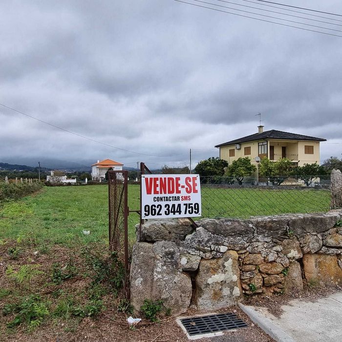 Ganfei-Valença -Terreno para construção à face da Estrada Nacional 101