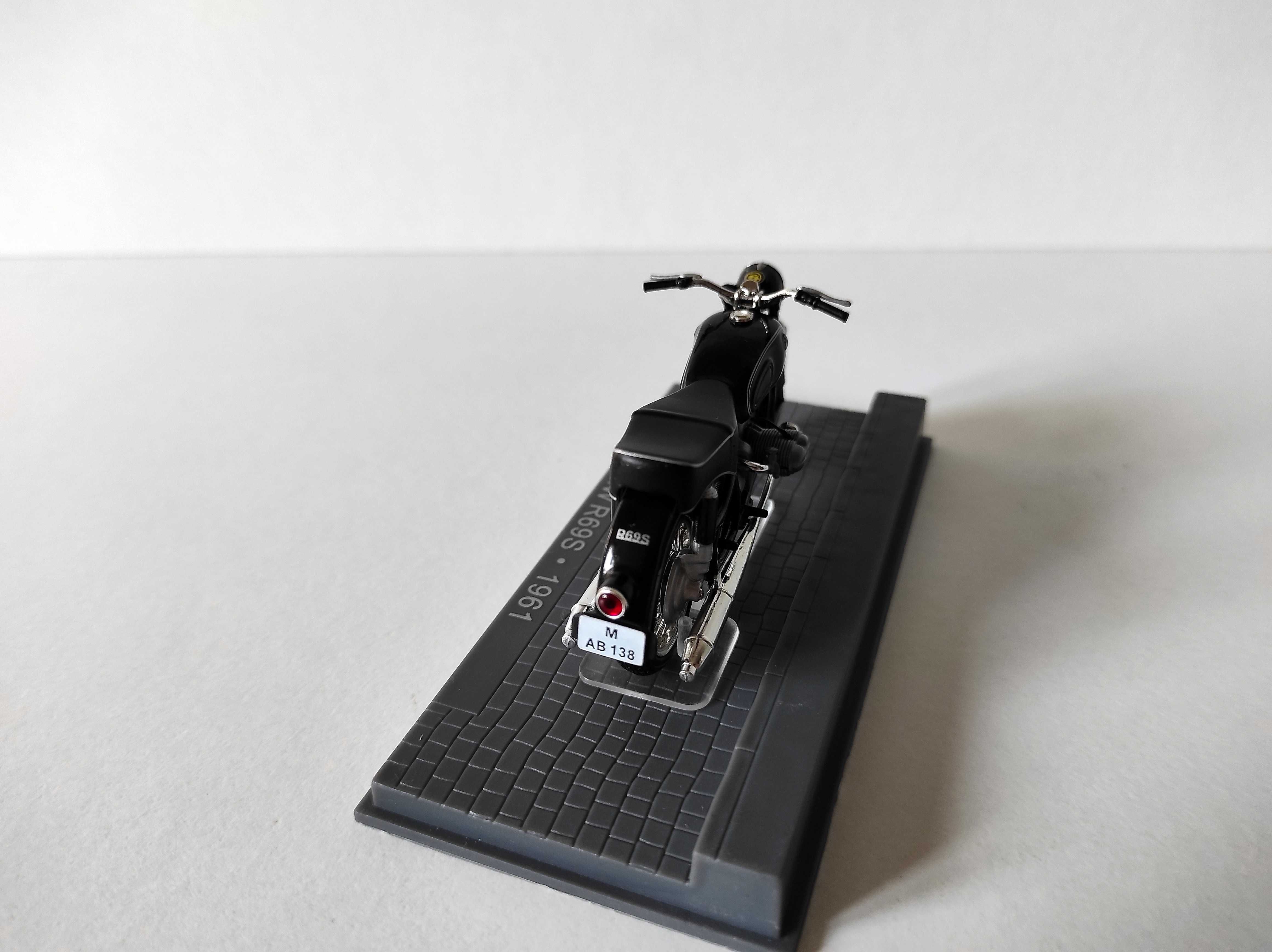 BMW R69S 1961 Motor Motocykl 1:24