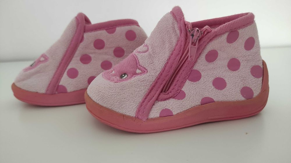 Kapcie IN EXTENSO rozmiar 22 stan bardzo dobry