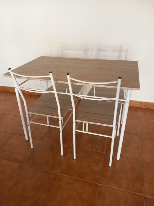 Mesa + 4 Cadeiras