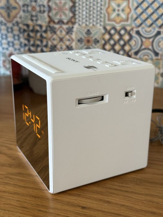 Radiobudzik Sony bialy ICF-C1T