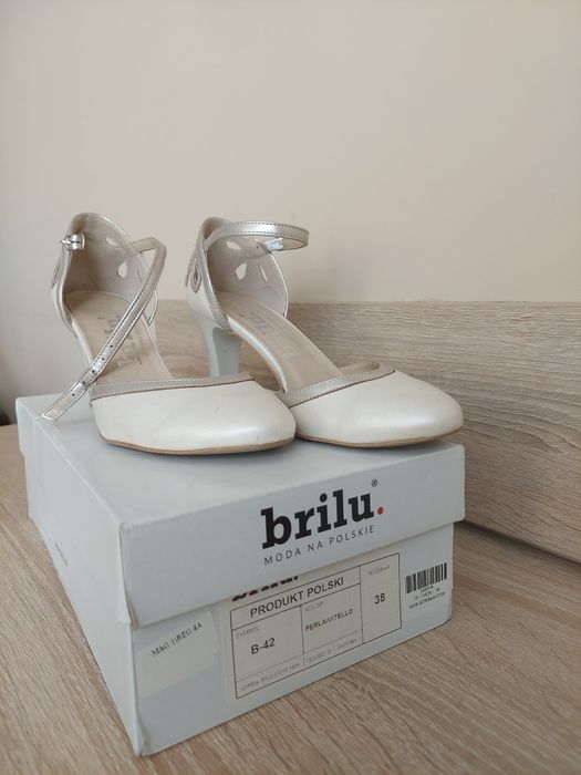 Buty ślubne brilu czółenka perłowe