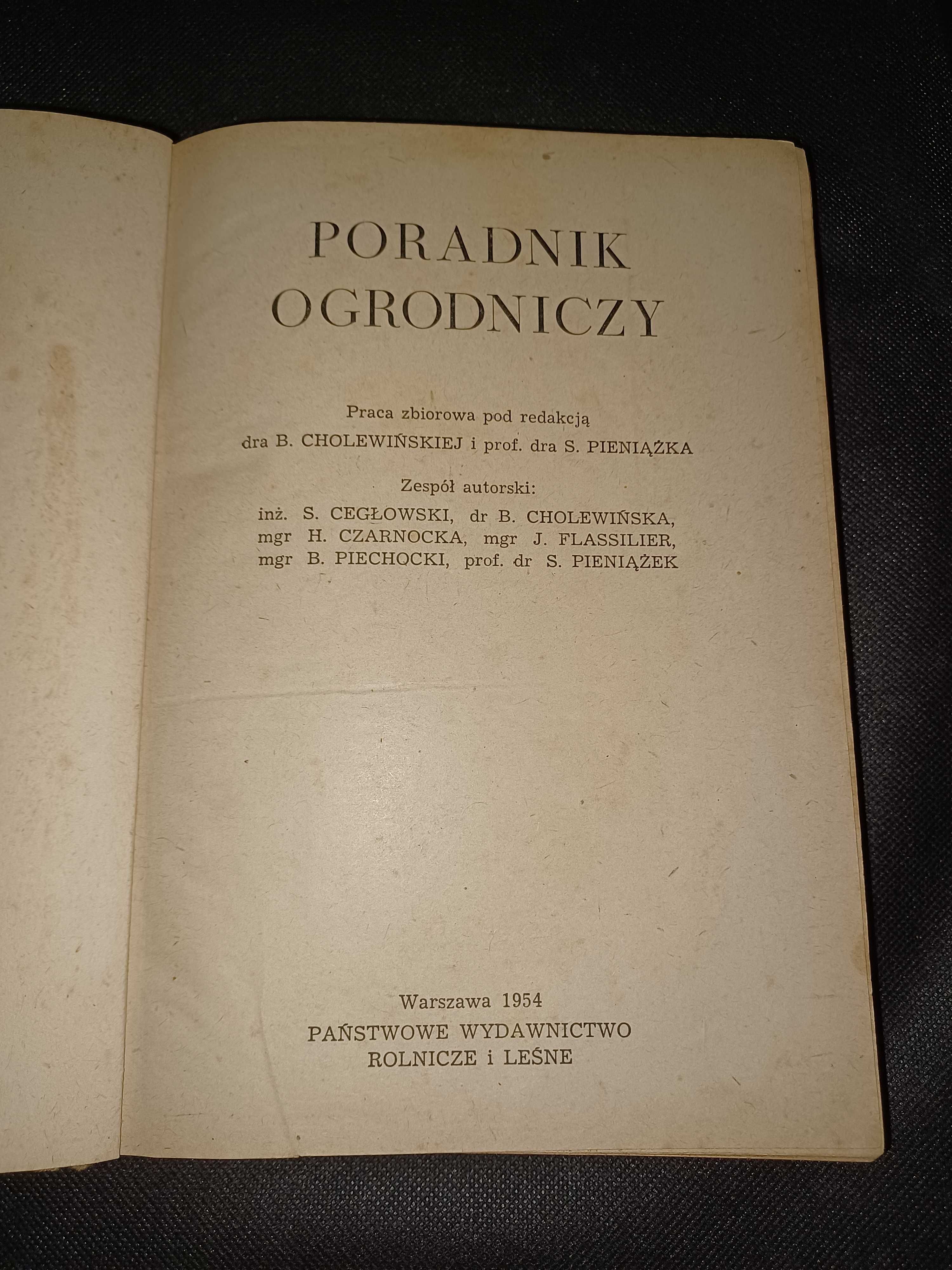 Stara książka poradnik ogrodnika z 1954 roku