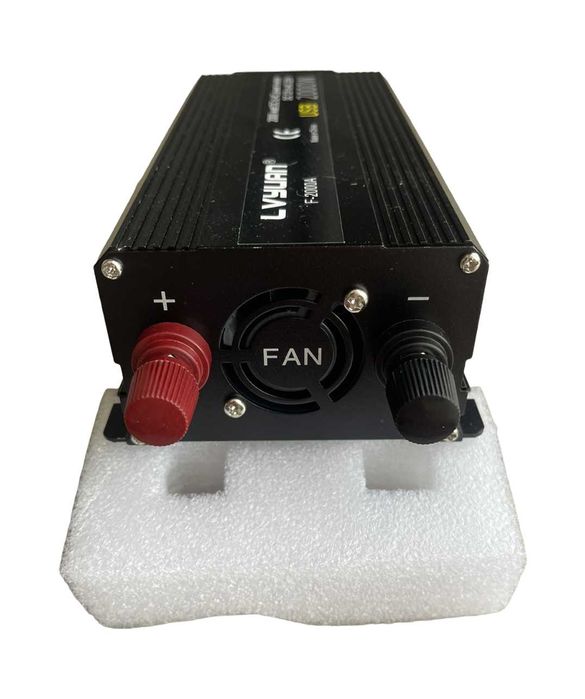Інвертор з розеткою та USB Lvyuan F-2000A 2000 W 12-220 V